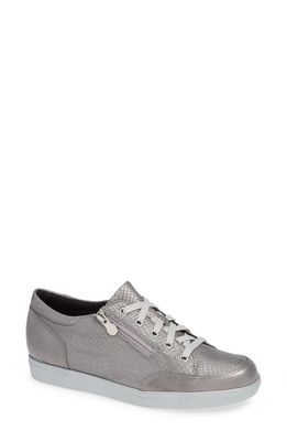Munro Gabbie Sneaker in Light Grey Leather
