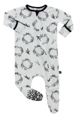 Peregrine Kidswear Print Fitted One-Piece Pajamas in White/Black Wreaths