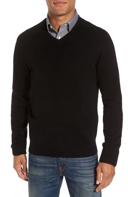 Nordstrom V-Neck Cashmere Sweater in Black Caviar