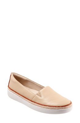 Trotters Destiny Flat in Beige Leather