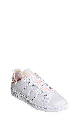 adidas Stan Smith Low Top Sneaker in White/Coral