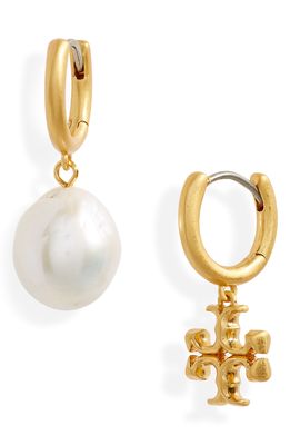 Tory Burch Eleanor Mismatched Freshwater Pearl Drop Huggie Hoop Earrings in Tory Gold /Ivory Pearl