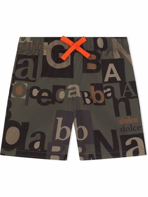Dolce & Gabbana Kids all-over typeface logo shorts - Green