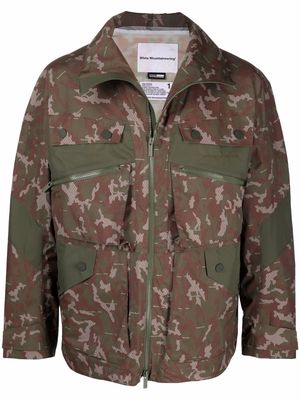 White Mountaineering camouflage-print zip-up jacket - Green