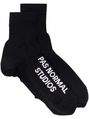 Pas Normal Studios intarsia-knit logo ankle socks - Black