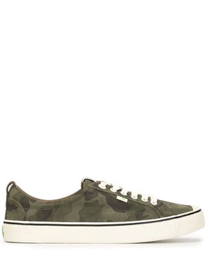 Cariuma OCA camouflage-print low-top sneakers - Green