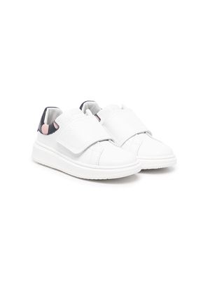 Emporio Armani Kids touch-strap leather sneakers - White