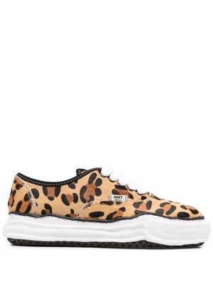 Maison Mihara Yasuhiro leopard-print low-top sneakers - Neutrals