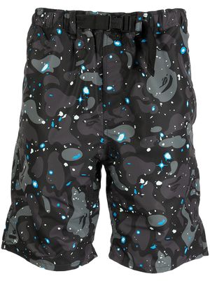 A BATHING APE® camouflage-print bermuda shorts - Black