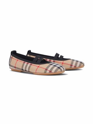 Burberry Kids logo-detail Vintage check cotton ballerina shoes - Neutrals