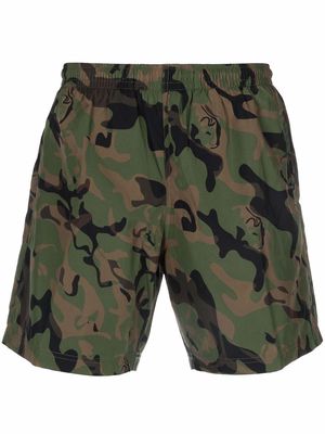 Alexander McQueen camouflage knee-length swim shorts - Green