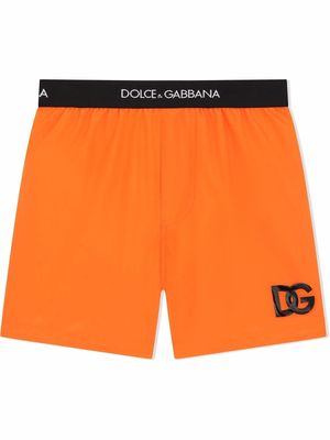 Dolce & Gabbana Kids embroidered logo swim shorts - Orange
