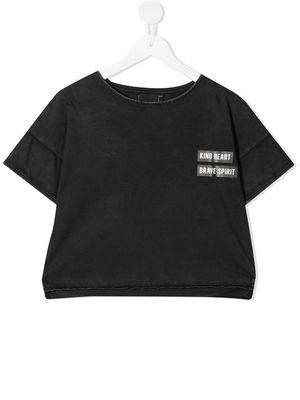 Andorine slogan print cropped T-shirt - Black