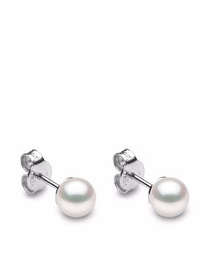 Yoko London 18kt white gold Classic 5mm Akoya pearl stud earrings - Silver