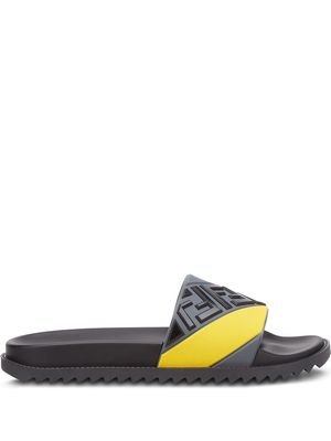 Fendi embossed logo slides - Grey