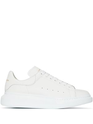 Alexander McQueen Oversized chunky sneakers - White