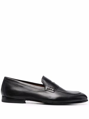 Doucal's almond toe loafers - Black