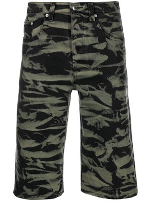 Alexander Wang camouflage knee-length shorts - Green