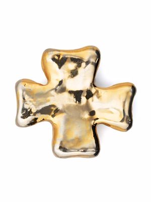Christian Lacroix Pre-Owned 1980s cross motif brooch - Gold