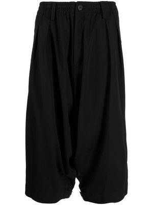 Yohji Yamamoto pleated drop-crotch shorts - Black