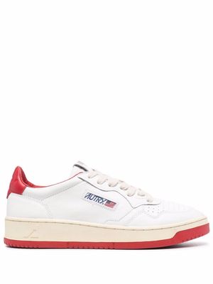 Autry logo-patch low top sneakers - White