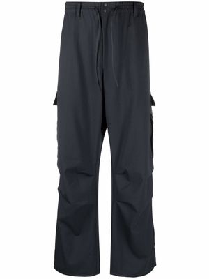 Y-3 logo-patch straight-leg trousers - Grey