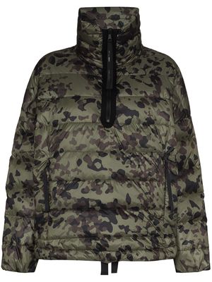 Holden camouflage-print puffer jacket - Green