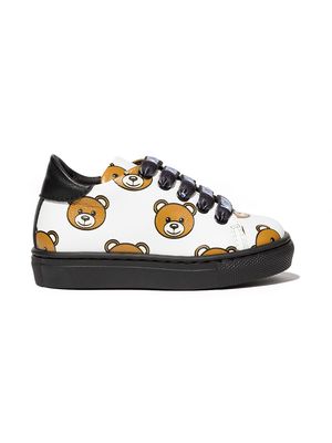 Moschino Kids all over teddy bear sneakers - White
