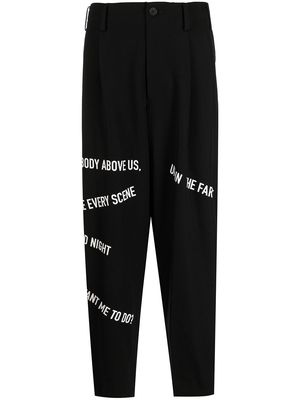 Yohji Yamamoto slogan-print dropped-crotch trousers - Black