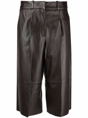 Arma pleat-detail leather knee-length shorts - Brown