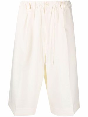 Y-3 pressed-crease drawstring-waist Bermuda shorts - Neutrals