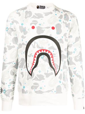 A BATHING APE® Space Camo long-sleeved jumper - White