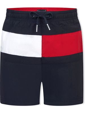 Tommy Hilfiger Junior logo-patch swimming trunks - Blue