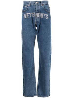 VETEMENTS studded-logo straight jeans - Blue