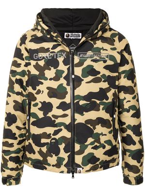 A BATHING APE® camouflage-print hooded jacket - Brown