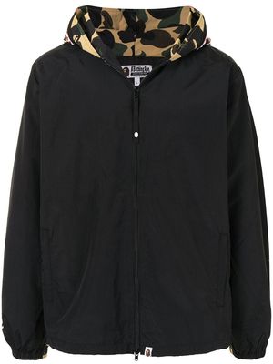 A BATHING APE® camouflage print hooded jacket - Black