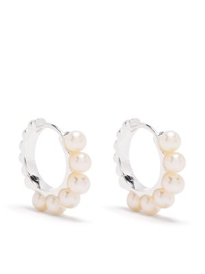 DOWER AND HALL silver timeless pearl huggie hoops - White