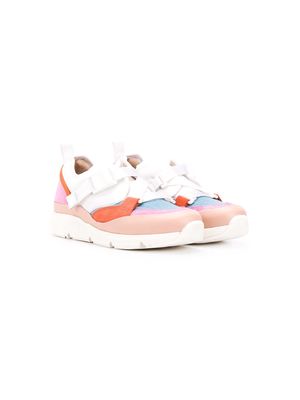 Chloé Kids contrast-panel cross-strap trainers - White