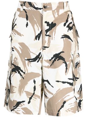 Kenzo camouflage cargo Bermuda shorts - White