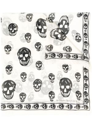 Alexander McQueen all-over skull print scarf - White