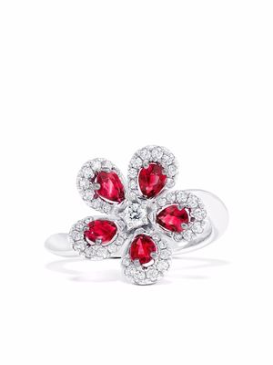 David Morris 18kt white gold Miss Daisy single flower ruby and diamond ring - Silver