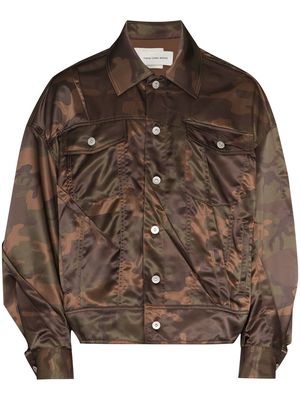 Feng Chen Wang camouflage-print pleated jacket - Brown
