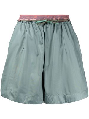 Off-White logo-waistband flared shorts - Green