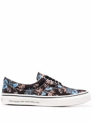 UNDERCOVER floral-print lace-up canvas sneakers - Black