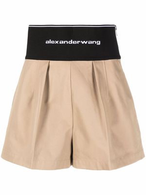 Alexander Wang logo-waist pleat-detail shorts - Brown
