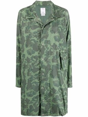 visvim camouflage-print trench coat - Green