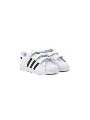 adidas Kids Superstar touch strap sneakers - White