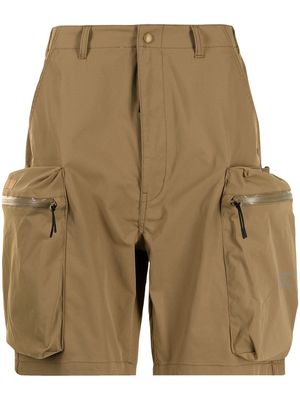 izzue x Neighborhood knee-length cargo shorts - Brown