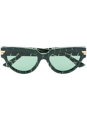 Bottega Veneta Eyewear cat-eye croc-effect sunglasses - Green