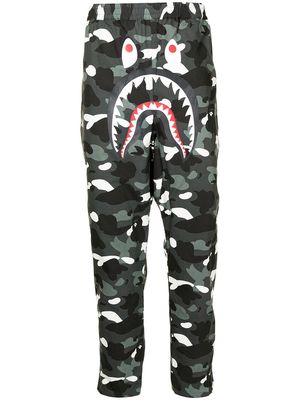 A BATHING APE® camouflage print trousers - Grey